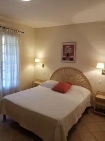 Wine and residential property in the Luberon in Provence - Image 5