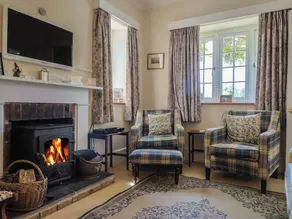 LYNCH COTTAGE, pet friendly, with open fire in Lyme Regis - Image 4
