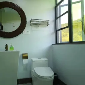One House - Image 2