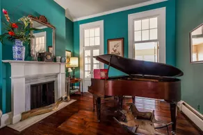 Cheerful 8-Bedroom, 6-Bath Historic Mansion in Derby City – Ideal Vacation Home! - Image 2