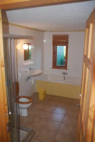 Nice spacious house with spectacular view(May to Sept only Saturday to saturday) - Image 3