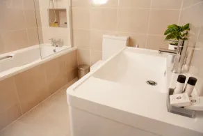High Life Luxury Serviced Apartments - Image 3