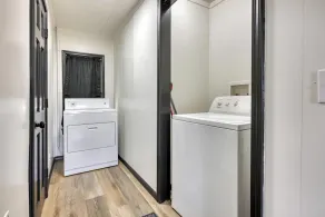 The Bluebird: Modern 1 Bed, Large Peaceful Yard - Image 2