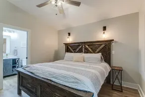 Cozy Two Bedroom Cabin in Water's Edge Retreat - Image 5