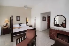 Superior Room, Garden View - Image 3