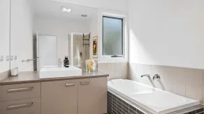 Fifth Avenue 59 - Contemporary coastal haven - Image 3