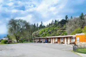 Dew Duck Inn - Image 2