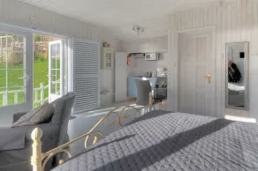 THE CABIN, romantic, country holiday cottage in Lyme Regis - Image 5