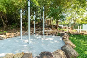 Sleek and spacious palatial family-style villa with a large garden - Image 2