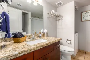 2 bedroom cottage -- 5 minutes from the airport - Image 2