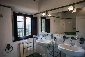 Authentic Country Family estate in the Tuscan vineyards - Image 2