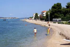 Toværelses lejlighed ved stranden Zaboric, Sibenik (A-6097-a) - Image 3