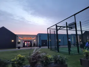 St Osyth- Sleeps8-freeparking-wifi-holidaypark - Image 2
