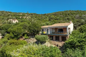 Fully renovated family home, authentic setting, 5min from the beach - Image 5