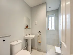 1 bedroom accommodation in Heathfield - Image 2