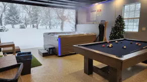 5-Acre Luxury Chalet Near Wisconsin Dells Indoor/Outdoor Spa Suite Putting Green - Image 2