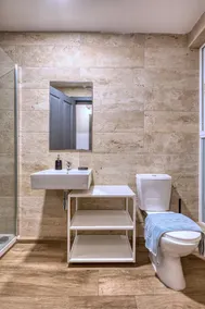 Modern and centrally located large one bedroom apartment KBON1-1 - Image 3