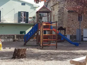 Smukt stenhus i Toscana med terrasse og balkon. - Image 3