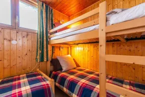 7 lits, 3 chambres, 2. 5 salles de bain, immense balcon, 30m des pistes, calme, 1km ville - Image 1