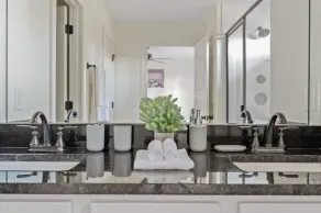 1 King 1 Queen 2 Double Garage Washer Dryer - Image 3