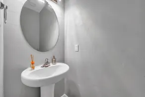 LOCATION!  HUGE MODERN HOUSE 3BA/3BR BLUFFDALE - Image 4