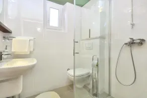 Holiday Home Sweet Dreams - Image 2
