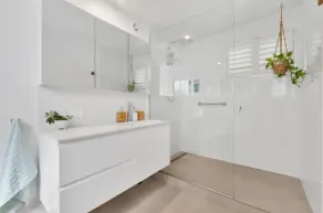Boudoir on Bryce St - (Pet Friendly to ONE, SMALL non hair shedding dog 4.5kg) - Image 3
