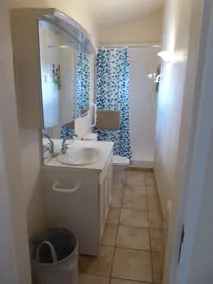 2 Schlafzimmer / 2 Badezimmer Ferienhaus mit Blick auf den Pool und den Garten - Image 2