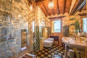 « Villa Erbolino » avec jardin privé, baignoire extérieure en pierre et Wi-Fi - Image 2