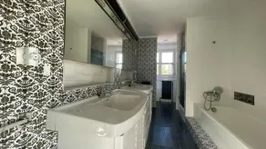 550 m2 house with swimming pool, porch, barbecue, gardens in a 8,000 m2 property. - Image 3