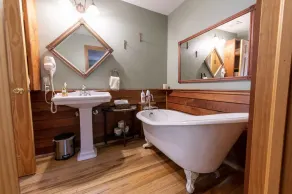 Forest Creek Cabin- Beautiful Mountain Getaway! - Image 3