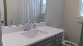 Relaxing 5 bdrm Covered Porch Central Richmond - Image 5