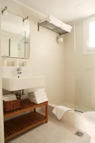 family friendly holiday home fully equipped a home away from home on Milos - Image 2