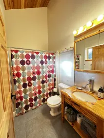 NEW! Pineview Lodge. Gorgeous Lodge with access to PRIVATE Hot Springs Pools - Image 3
