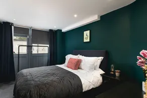 Bright Spacious Condo Free Parking 5min to Beach - Image 3