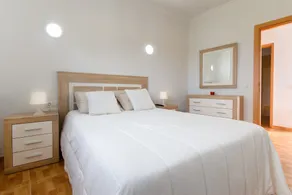 Close to Hiking and Beach with Beautiful Winter Garden - Apartment Ye - Image 5