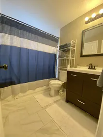Freshly remodeled 4 bdrm home for up to 8 guests - Image 3