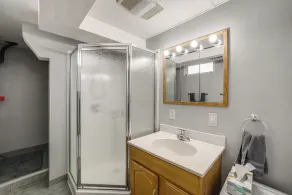 Spacious & Peaceful Suburban Home in Lansing! - Image 2
