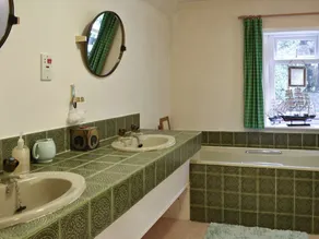 2 bedroom accommodation in Crowborough - Image 2