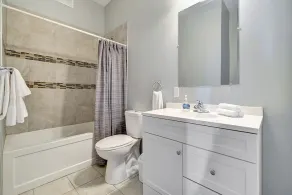 High-end condo downtown Kingston near RMC Queens - Image 3