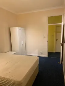 Lovely 3-Bed Apartment in London - Image 5