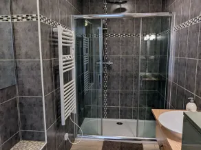Charming Renovated Farmhouse with Garden, Terrace, and Near Lake Der for 6 Guests - Image 2