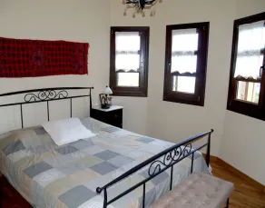 Mountain villa with beautiful gardens and sea view, near Mylopotomos beach - Image 4