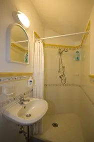 Moon Nest - Apartment in villa, 10 min from the sea private garden pool - Image 2