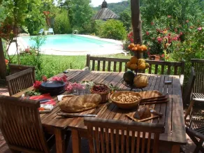 Stunning farm house plenty of peace, green spaces and with swimmingpool - Image 4