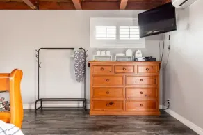 1-bedroom vacation home just 5 minutes to Kia Forum - Image 2