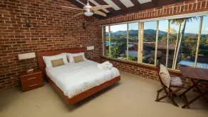 Clarence Beach House - Image 2