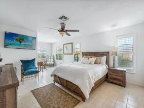 FISHERMANS PARADISE  WATERFRONT POOL HOME 2 minute drive to the beach - Image 4