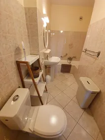 Apartamento en planta baja, vista al mar, propiedad grande y tranquila - Image 4