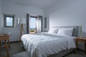 Seafront Luxury in Crete With Private Pool & Sauna - Image 5